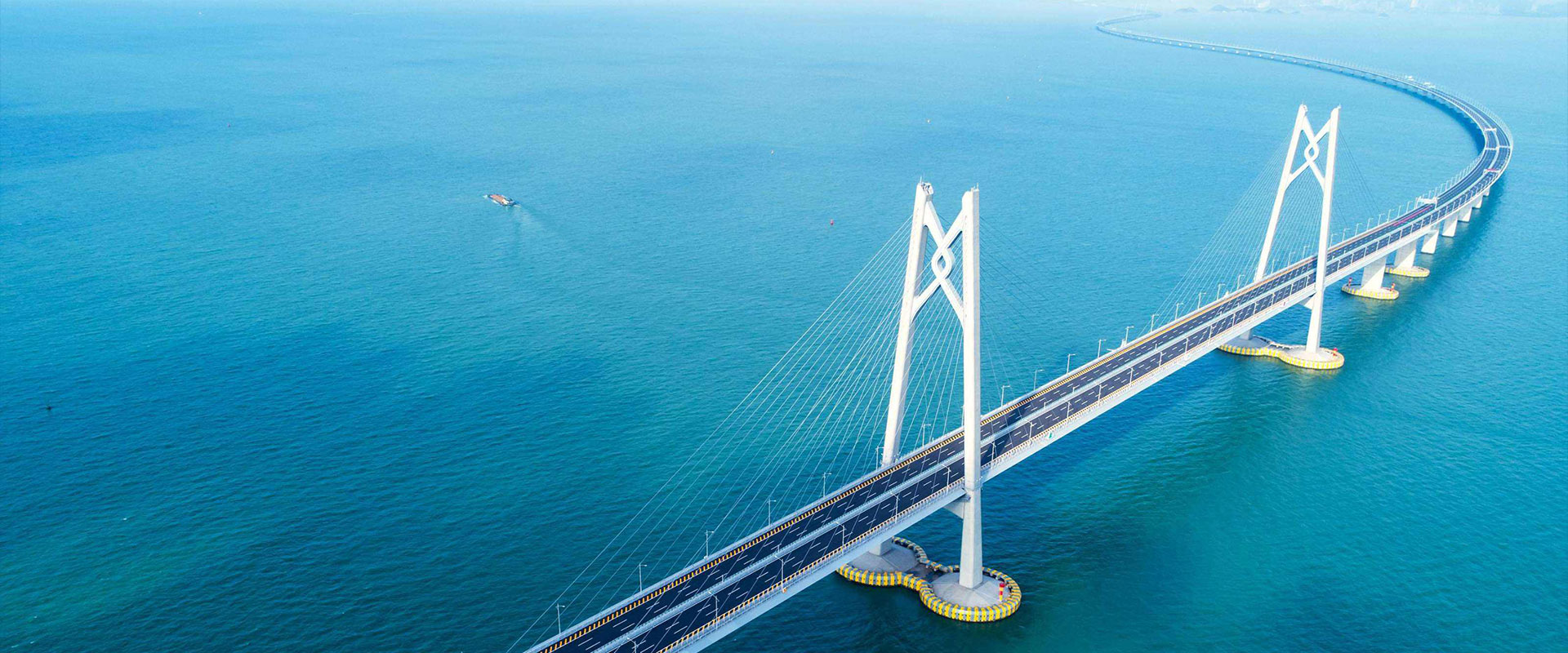 鐵路機(jī)車(chē)及橋梁